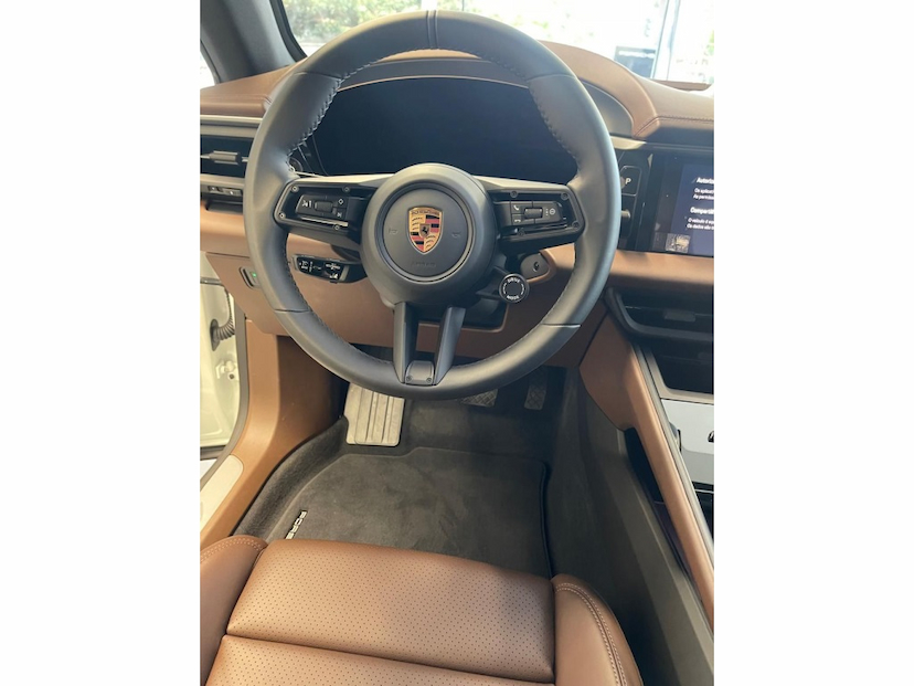 Foto do veículo PORSCHE MACAN 4 ELÉTRICO 2024 5.200 KM 720.000,00