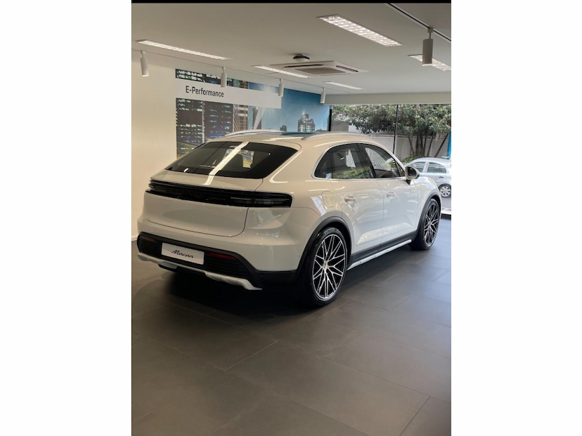 Foto do veículo PORSCHE MACAN 4 ELÉTRICO 2024 5.200 KM 720.000,00
