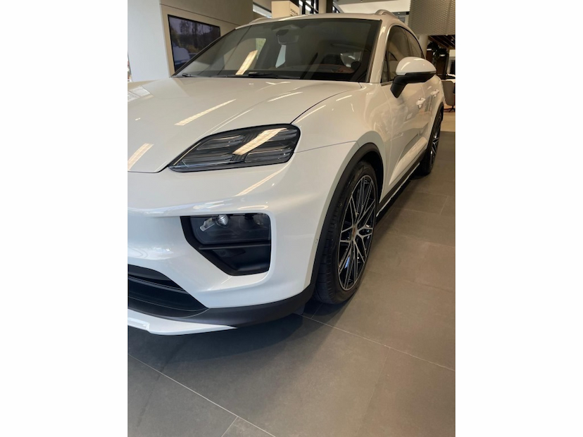 Foto do veículo PORSCHE MACAN 4 ELÉTRICO 2024 5.200 KM 720.000,00