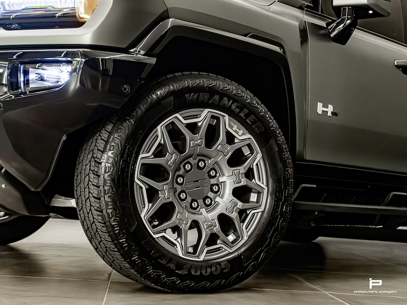 Foto do veículo GMC HUMMER 350 KW EV SUV EDITION 1 4X4 2024 4.000 KM 1.299.900,00