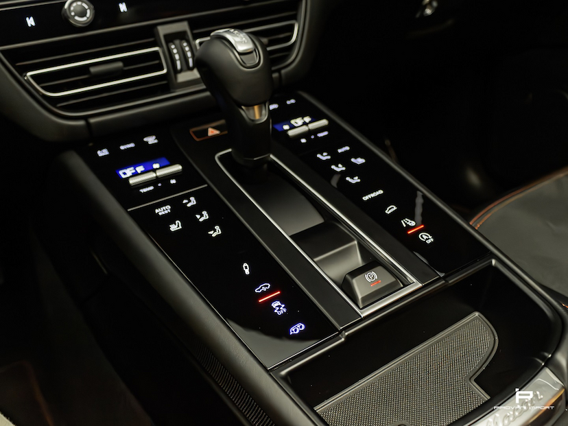 Foto do veículo PORSCHE MACAN 2.9 V6 BITURBO GASOLINA GTS PDK 2024 18.000 KM 589.000,00