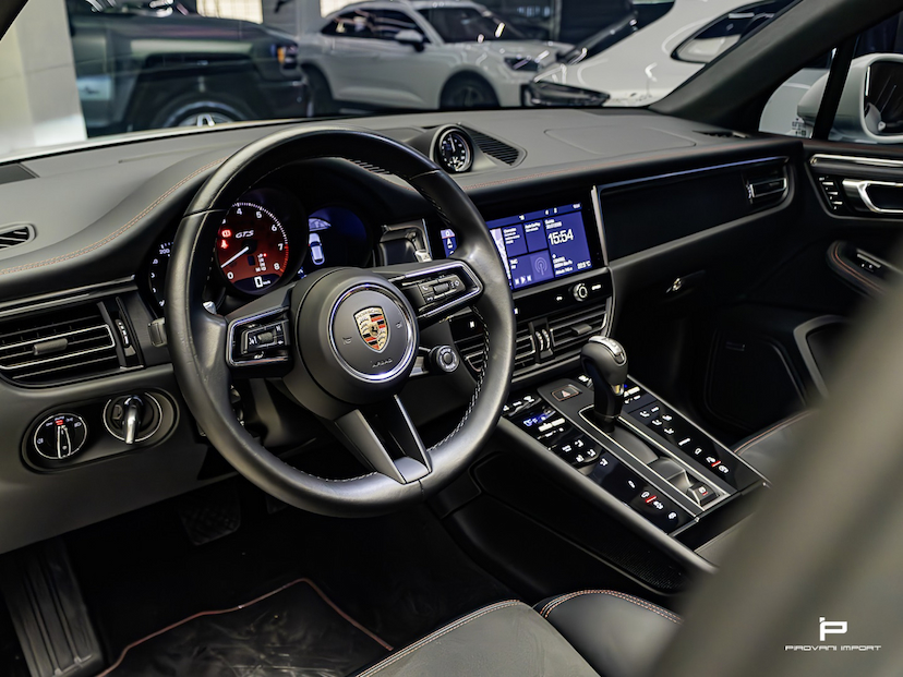 Foto do veículo PORSCHE MACAN 2.9 V6 BITURBO GASOLINA GTS PDK 2024 18.000 KM 589.000,00