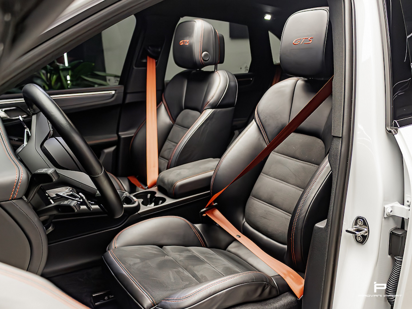 Foto do veículo PORSCHE MACAN 2.9 V6 BITURBO GASOLINA GTS PDK 2024 18.000 KM 589.000,00