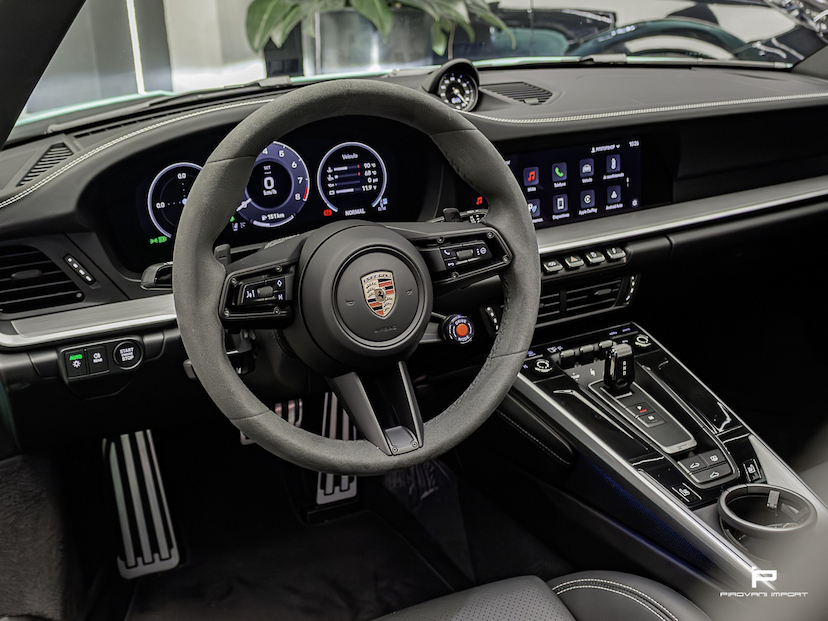 Foto do veículo PORSCHE 911 3.0 24V H6 GASOLINA CARRERA PDK 2025 2.900 KM R$ 930.000,00