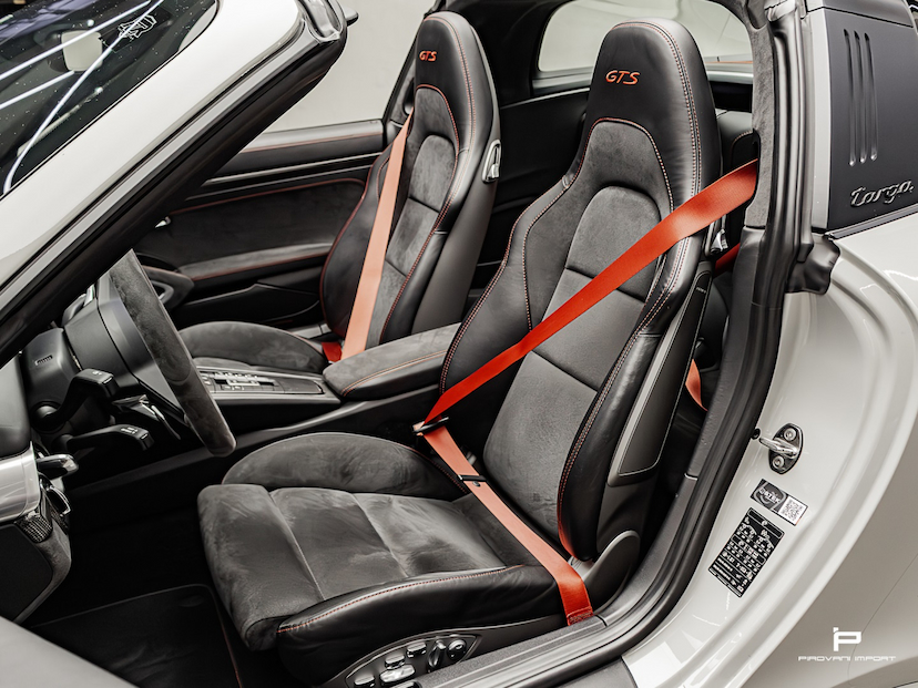 Foto do veículo PORSCHE 911 3.0 24V H6 GASOLINA TARGA 4 GTS PDK 2018 13.500 KM 890.000,00