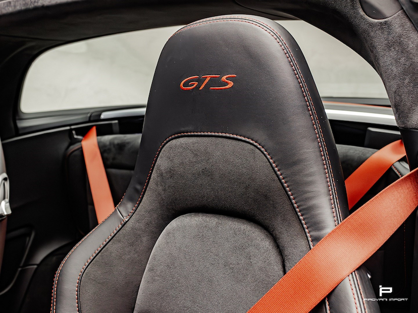 Foto do veículo PORSCHE 911 3.0 24V H6 GASOLINA TARGA 4 GTS PDK 2018 13.500 KM 890.000,00