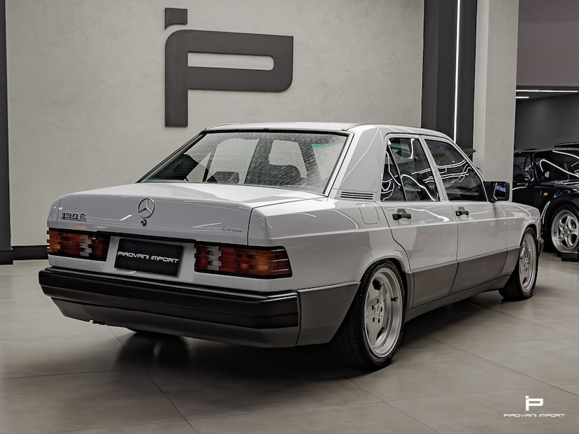 Foto do veículo MERCEDES-BENZ 190 E 2.3 SEDAN 8V GASOLINA 4P AUTOMÁTICO 1991 129.000 KM 129.900,00