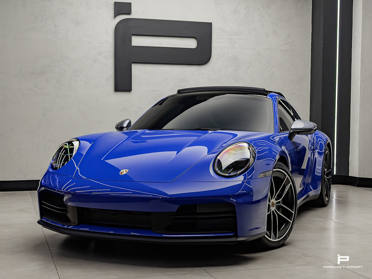 Foto do veículo PORSCHE 911 3.0 24V H6 GASOLINA CARRERA T MANUAL 2025/2025 1.327 KM R$ 1.087.000,00