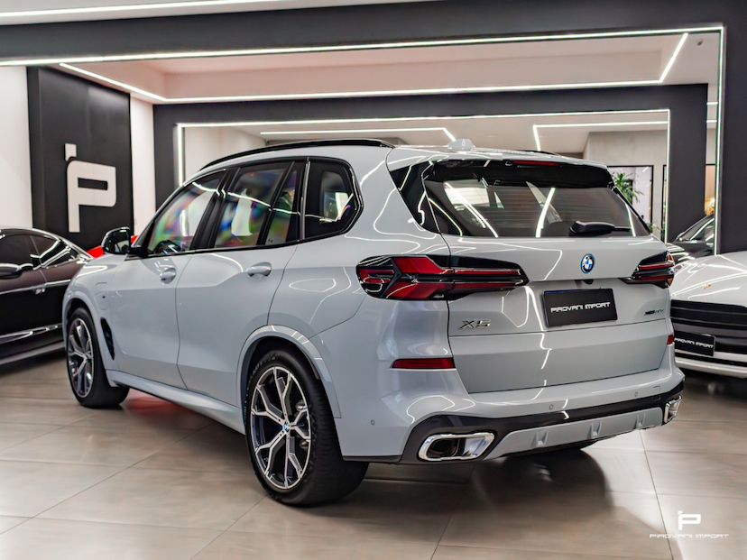 Foto do veículo BMW X5 3.0 I6 TURBO HÍBRIDO XDRIVE50E M SPORT AUTOMÁTICO 2026 100 KM 910.000,00