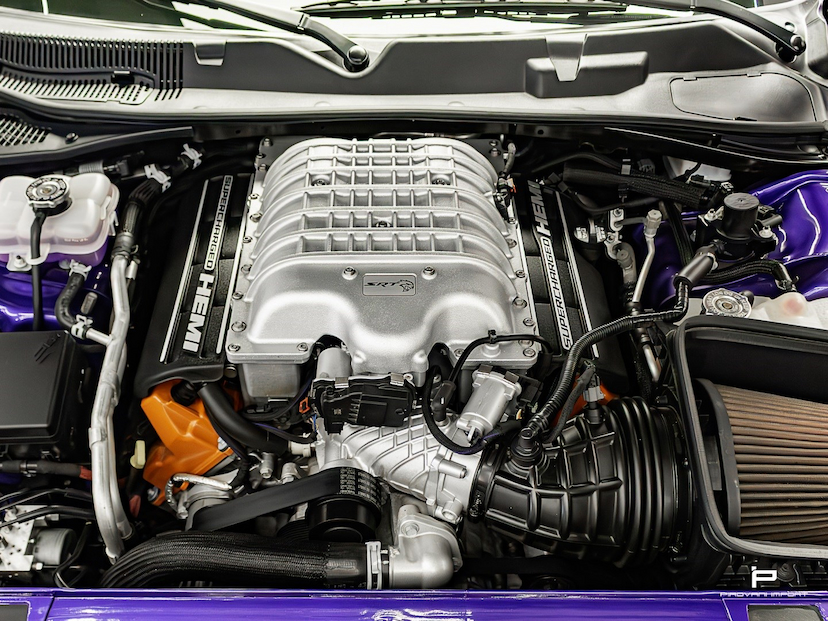 Foto do veículo DODGE CHALLENGER 6.2 V8 HEMI GASOLINA SRT JAILBREAK TORQUEFLITE 2023 9.000 KM 1.350.000,00