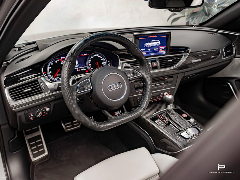 Foto do veículo AUDI RS6 4.0 AVANT V8 32V BI-TURBO GASOLINA 4P TIPTRONIC 2018 27.000 KM 520.000,00