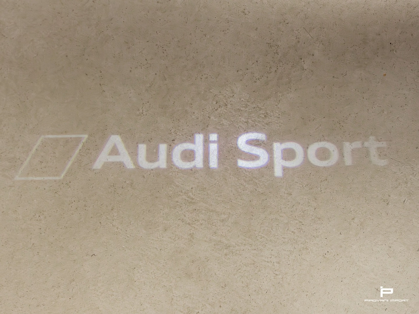 Foto do veículo AUDI RS6 4.0 AVANT V8 32V BI-TURBO GASOLINA 4P TIPTRONIC 2018 27.000 KM 520.000,00