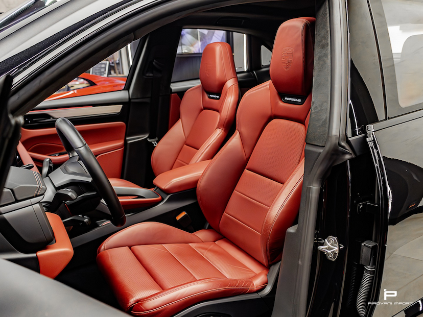 Foto do veículo PORSCHE MACAN TURBO ELÉTRICO 2024 9.800 KM 799.000,00