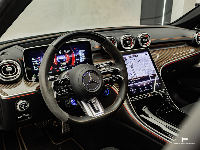 Foto do veículo MERCEDES-BENZ C 63 AMG 2.0 TURBO PHEV S E PERFORMANCE 4MATIC+ SPEEDSHIFT 2024 19.000 KM R$ 719.000,00