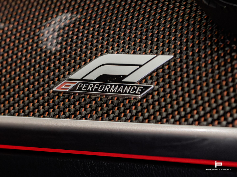 Foto do veículo MERCEDES-BENZ C 63 AMG 2.0 TURBO PHEV S E PERFORMANCE 4MATIC+ SPEEDSHIFT 2024 19.000 KM R$ 719.000,00