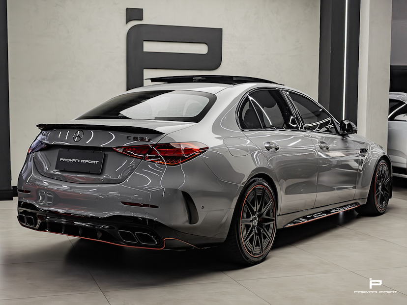 Foto do veículo MERCEDES-BENZ C 63 AMG 2.0 TURBO PHEV S E PERFORMANCE 4MATIC+ SPEEDSHIFT 2024 19.000 KM R$ 719.000,00