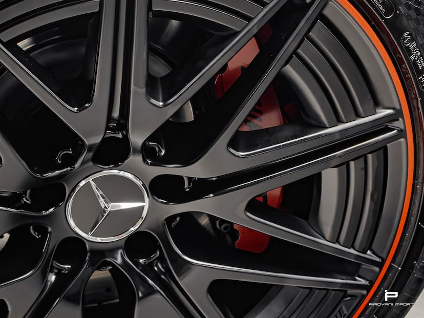 Foto do veículo MERCEDES-BENZ C 63 AMG 2.0 TURBO PHEV S E PERFORMANCE 4MATIC+ SPEEDSHIFT 2024 19.000 KM R$ 719.000,00