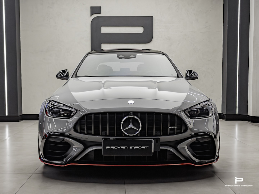 Foto do veículo MERCEDES-BENZ C 63 AMG 2.0 TURBO PHEV S E PERFORMANCE 4MATIC+ SPEEDSHIFT 2024 19.000 KM R$ 719.000,00