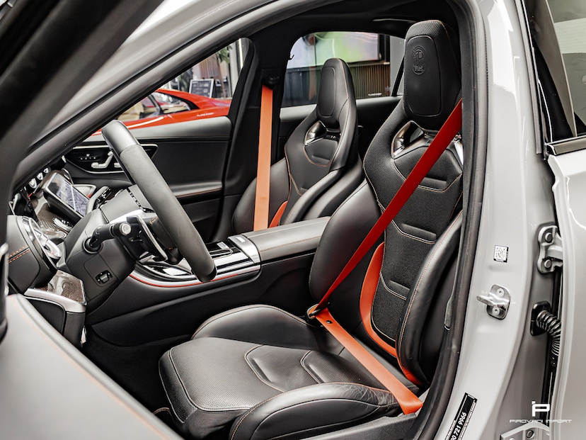 Foto do veículo MERCEDES-BENZ C 63 AMG 2.0 TURBO PHEV S E PERFORMANCE 4MATIC+ SPEEDSHIFT 2024 19.000 KM R$ 719.000,00