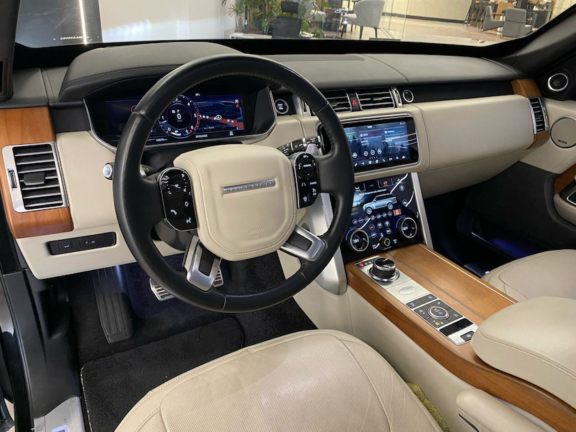 Foto do veículo LAND ROVER RANGE ROVER VOGUE 4.4 AUTOBIOGRAPHY SDV8 4X4 TURBO DIESEL 4P AUTOMÁTICO 2021 42.000 KM 700.000,00