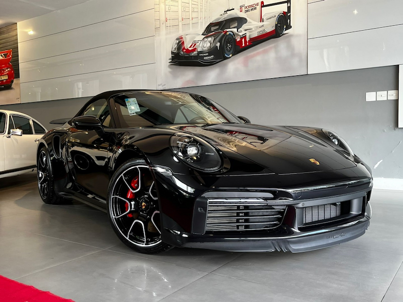 Foto do veículo PORSCHE 911 3.8 24V H6 GASOLINA TURBO CABRIOLET PDK 2023 2.900 KM 1.377.000,00