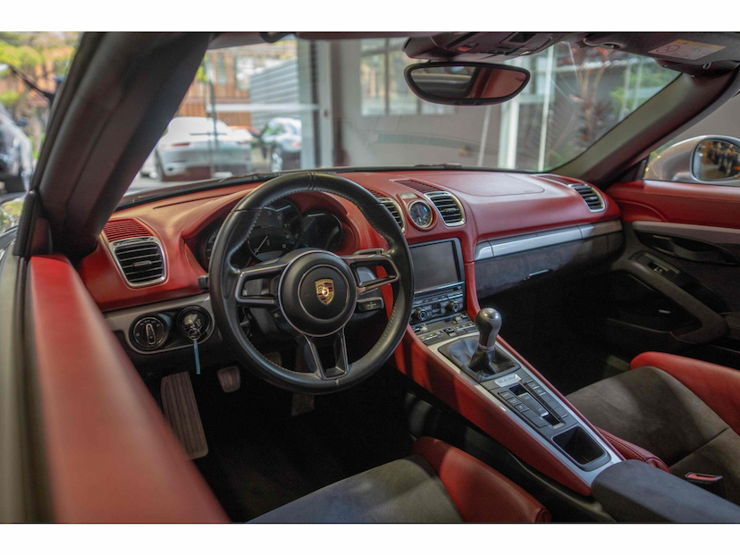 Foto do veículo PORSCHE BOXSTER 3.8 H6 GASOLINA SPYDER 2P MANUAL 2016 1.655 KM 990.000,00