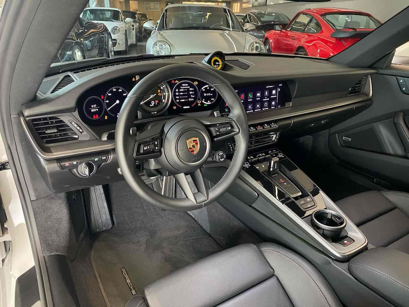 Foto do veículo PORSCHE 911 3.0 24V H6 GASOLINA CARRERA PDK 2024 2.700 KM 897.000,00