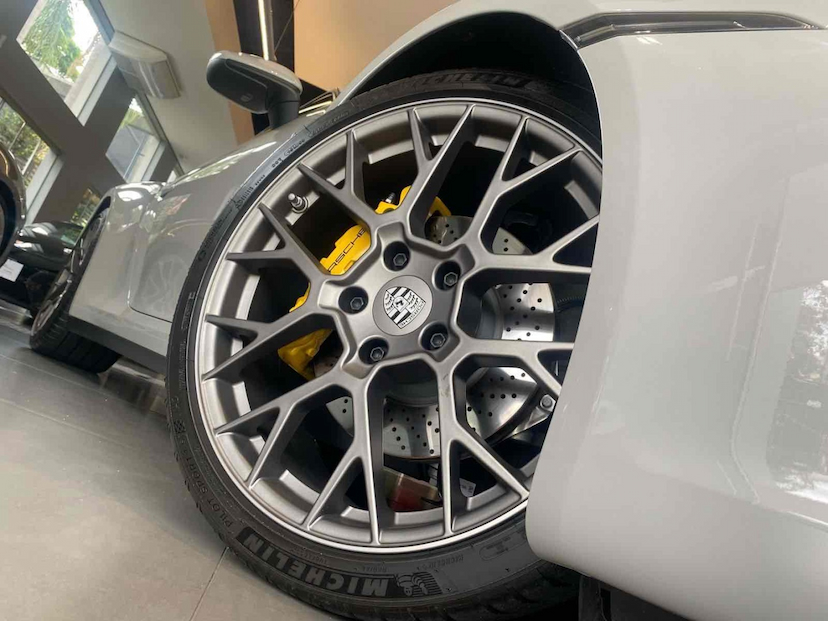 Foto do veículo PORSCHE 911 3.0 24V H6 GASOLINA CARRERA PDK 2024 2.700 KM 897.000,00