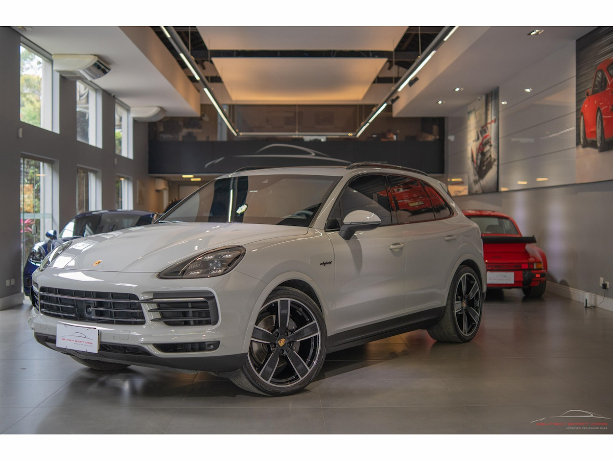 Foto do veículo PORSCHE CAYENNE 3.0 V6 E-HYBRID AWD TIPTRONIC S 2022/2022 20.608 KM R$ 649.990,00