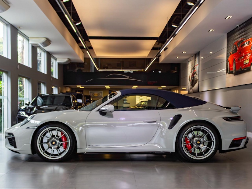 Foto do veículo PORSCHE 911 3.8 24V H6 GASOLINA TURBO CABRIOLET PDK 2022 1.057 KM 1.510.000,00