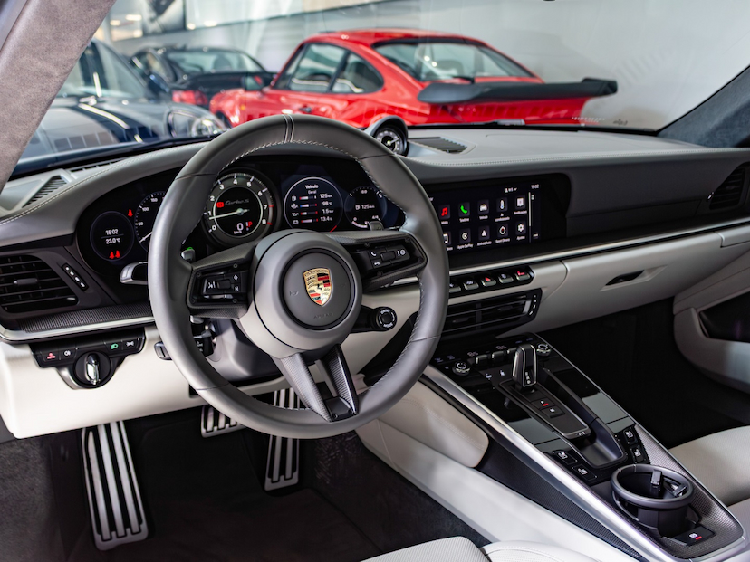 Foto do veículo PORSCHE 911 3.8 24V H6 GASOLINA TURBO S PDK 2024 1.900 KM 1.757.000,00