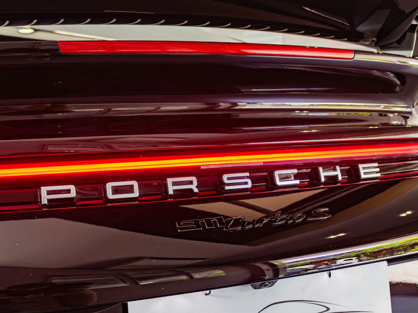 Foto do veículo PORSCHE 911 3.8 24V H6 GASOLINA TURBO S PDK 2022 6.620 KM 1.477.000,00