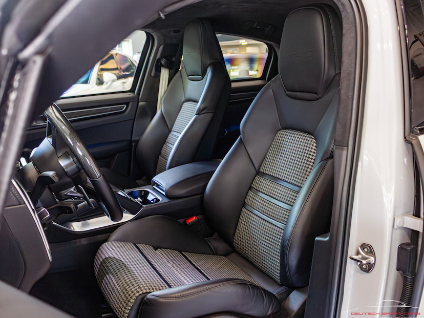 Foto do veículo PORSCHE CAYENNE 4.0 V8 TURBO S E-HYBRID COUPÉ  AWD TIPTRONIC S 2022 18.000 KM 898.000,00