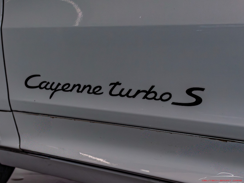 Foto do veículo PORSCHE CAYENNE 4.0 V8 TURBO S E-HYBRID COUPÉ  AWD TIPTRONIC S 2022 18.000 KM 898.000,00