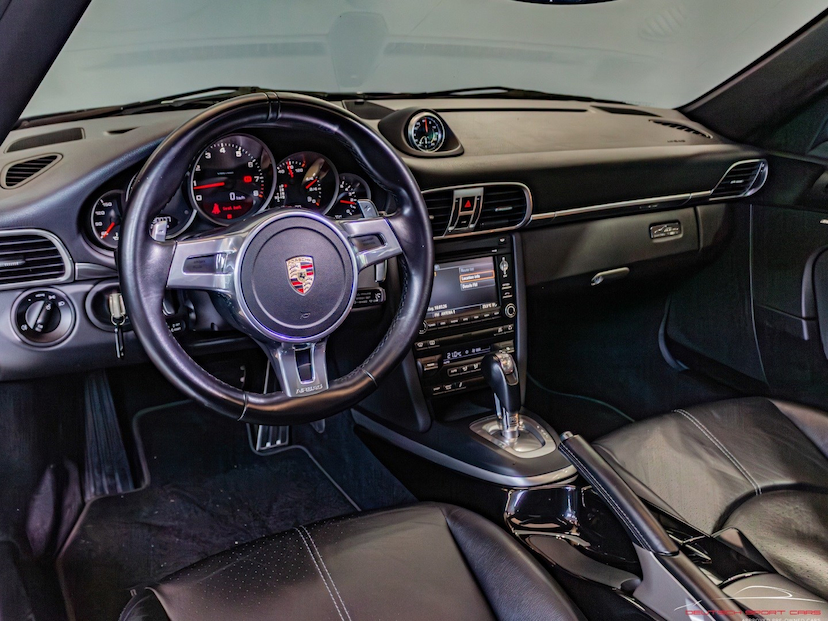 Foto do veículo PORSCHE 911 3.6 BLACK EDITION COUPÉ 6 CILINDROS GASOLINA 2P AUTOMÁTIZADO 2012 30.000 KM 465.000,00