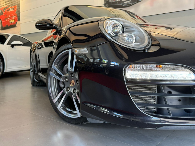 Foto do veículo PORSCHE 911 3.6 BLACK EDITION COUPÉ 6 CILINDROS GASOLINA 2P AUTOMÁTIZADO 2012 30.000 KM 465.000,00