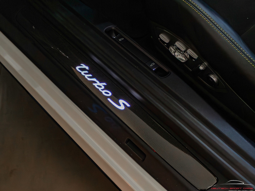 Foto do veículo PORSCHE 911 3.8 24V H6 GASOLINA TURBO S PDK 2019 18.934 KM 1.290.000,00