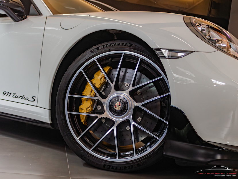 Foto do veículo PORSCHE 911 3.8 24V H6 GASOLINA TURBO S PDK 2019 18.934 KM 1.290.000,00