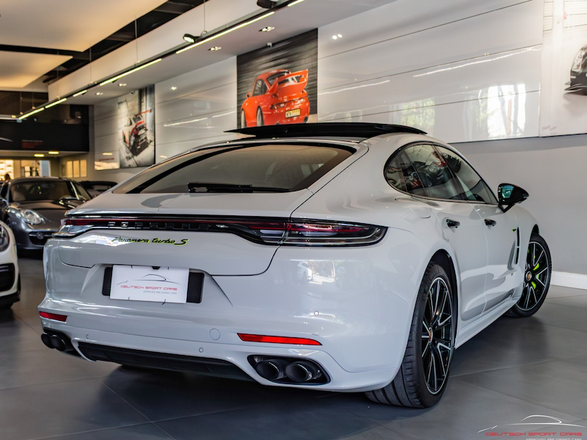 Foto do veículo PORSCHE PANAMERA 4.0 V8 E-HYBRID TURBO S PDK 2023 6.811 KM 959.990,00