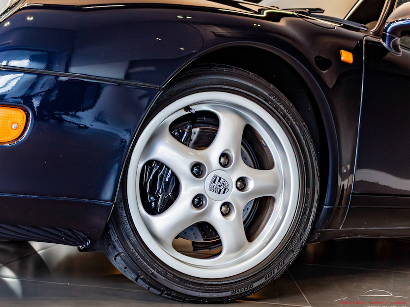Foto do veículo PORSCHE 911 3.6 CARRERA COUPÉ 6 CILINDROS 24V GASOLINA 2P MANUAL 1994 56.700 KM 993.000,00