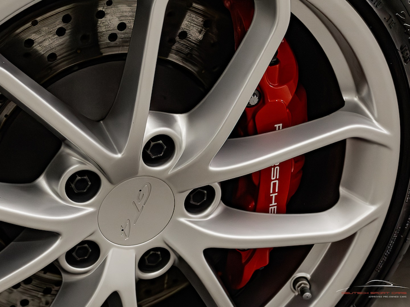 Foto do veículo PORSCHE 718 4.0 H6 GASOLINA CAYMAN GT4 PDK 2023 4.111 KM 865.000,00