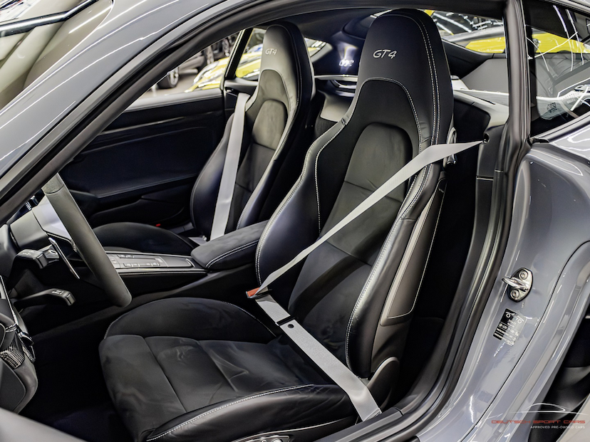 Foto do veículo PORSCHE 718 4.0 H6 GASOLINA CAYMAN GT4 PDK 2023 4.111 KM 865.000,00