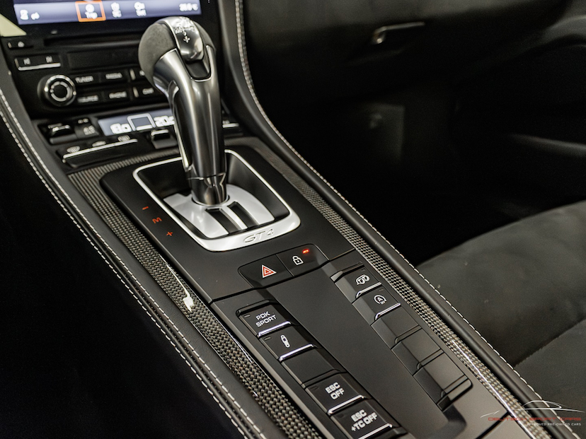 Foto do veículo PORSCHE 718 4.0 H6 GASOLINA CAYMAN GT4 PDK 2023 4.111 KM 865.000,00