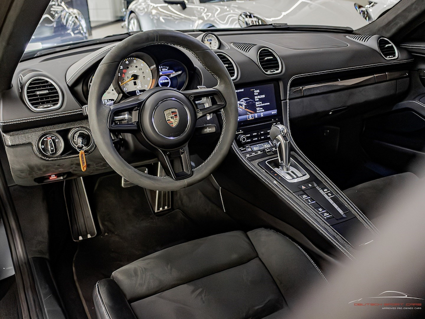 Foto do veículo PORSCHE 718 4.0 H6 GASOLINA CAYMAN GT4 PDK 2023 4.111 KM 865.000,00