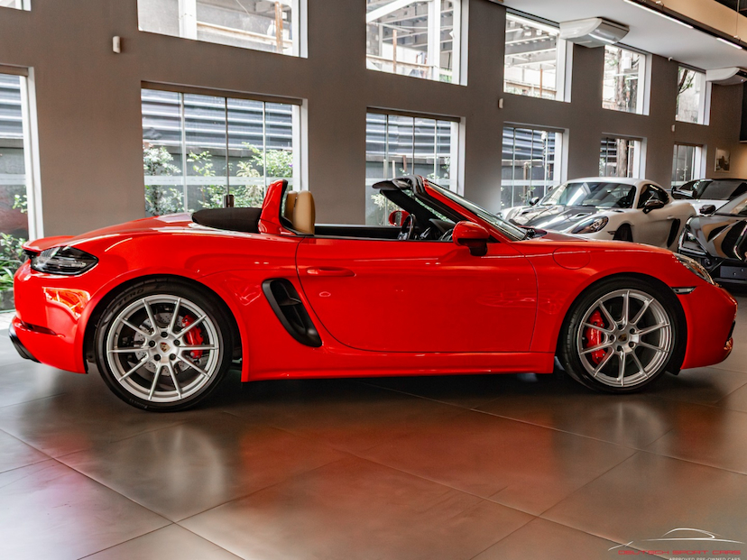Foto do veículo PORSCHE 718 4.0 H6 GASOLINA BOXSTER GTS PDK 2021 11.200 KM 619.000,00