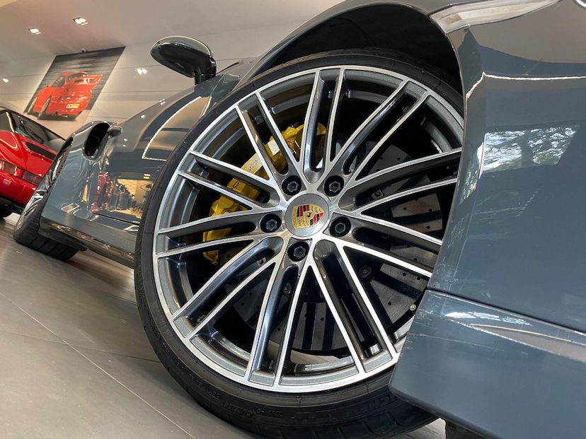 Foto do veículo PORSCHE 911 3.8 24V H6 GASOLINA TURBO S PDK 2017 16.000 KM 1.190.000,00