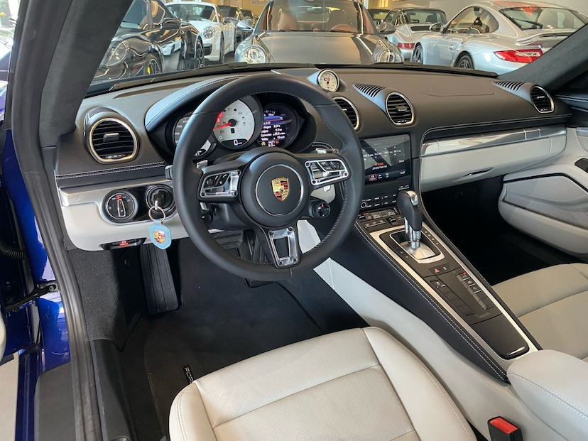 Foto do veículo PORSCHE 718 2.0 16V H4 GASOLINA CAYMAN PDK 2024 804 KM 499.000,00