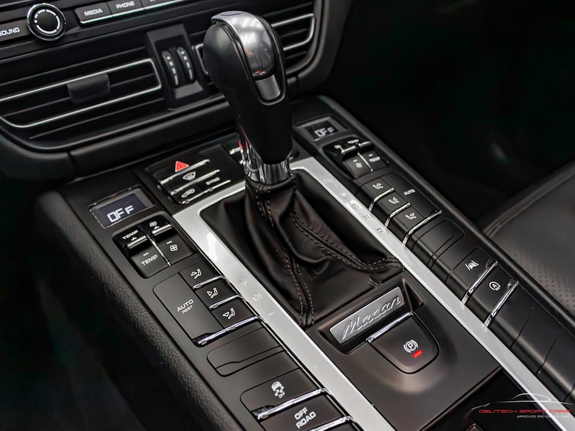Foto do veículo PORSCHE MACAN 3.0 S 24V V6 GASOLINA 4P AUTOMÁTICO 2020 37.207 KM 359.900,00