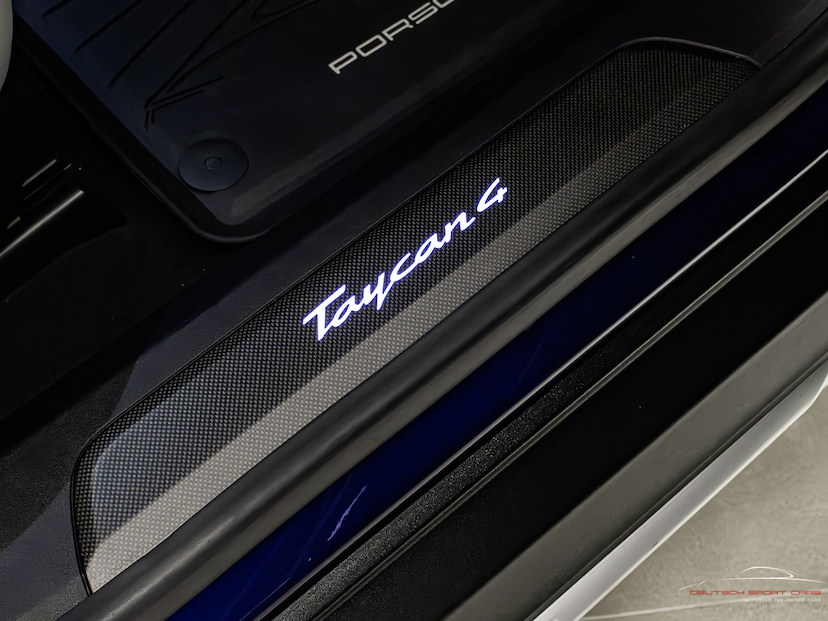 Foto do veículo PORSCHE TAYCAN 4 CROSS TURISMO ELÉTRICO 2022 15.982 KM 490.000,00