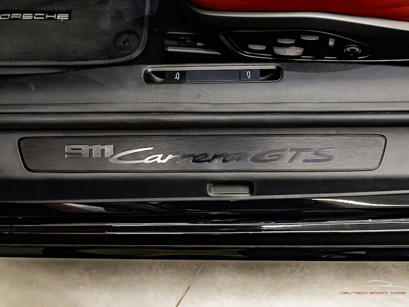 Foto do veículo PORSCHE 911 3.0 24V H6 GASOLINA CARRERA GTS CABRIOLET PDK 2024 3.033 KM 1.150.000,00